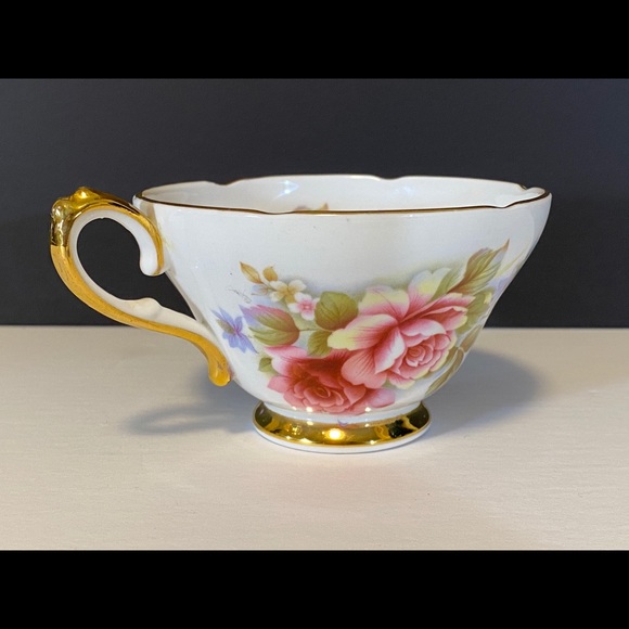 ‏Glass cup of tea Coffe with gold and flowers - Picture 2 of 7